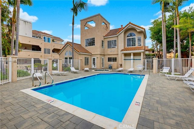 4581 Warner # 302, Huntington Beach
