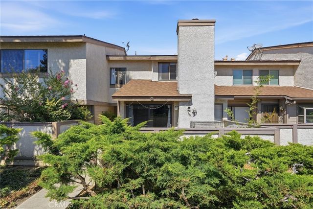 8340 Penfield Ave # 35, Winnetka