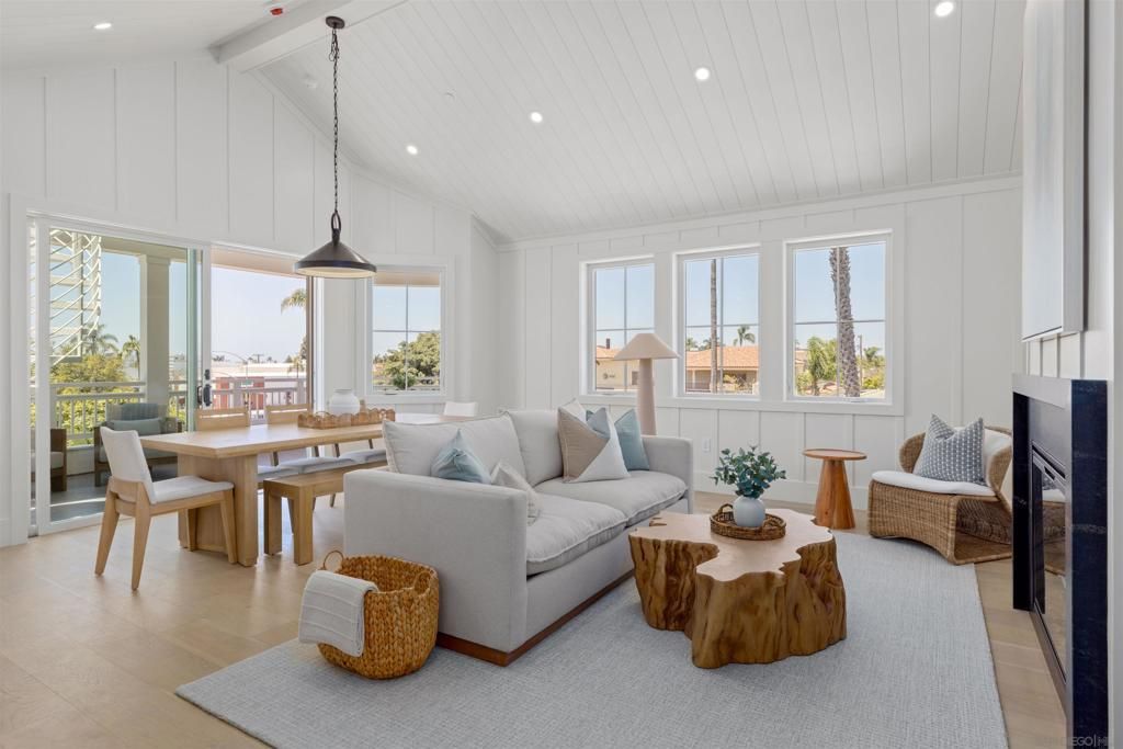 747 Orange Ave # 303, Coronado
