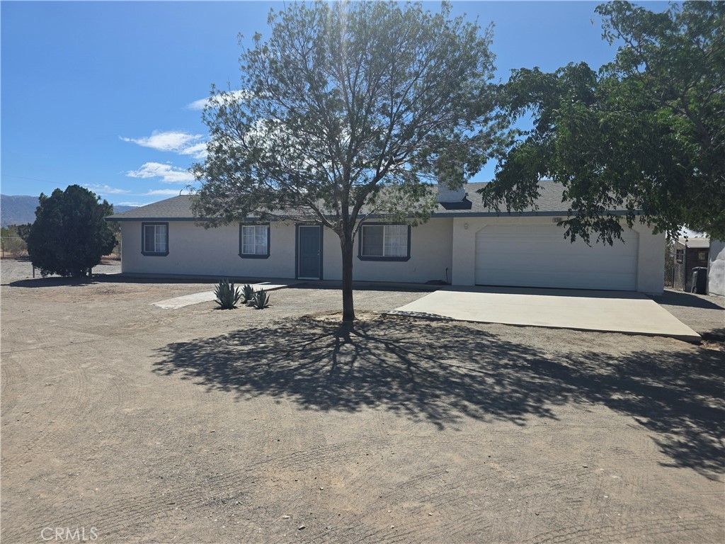 11380 El Esteban, Phelan
