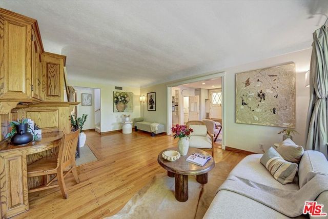 4947 Serrania Avenue, Woodland Hills