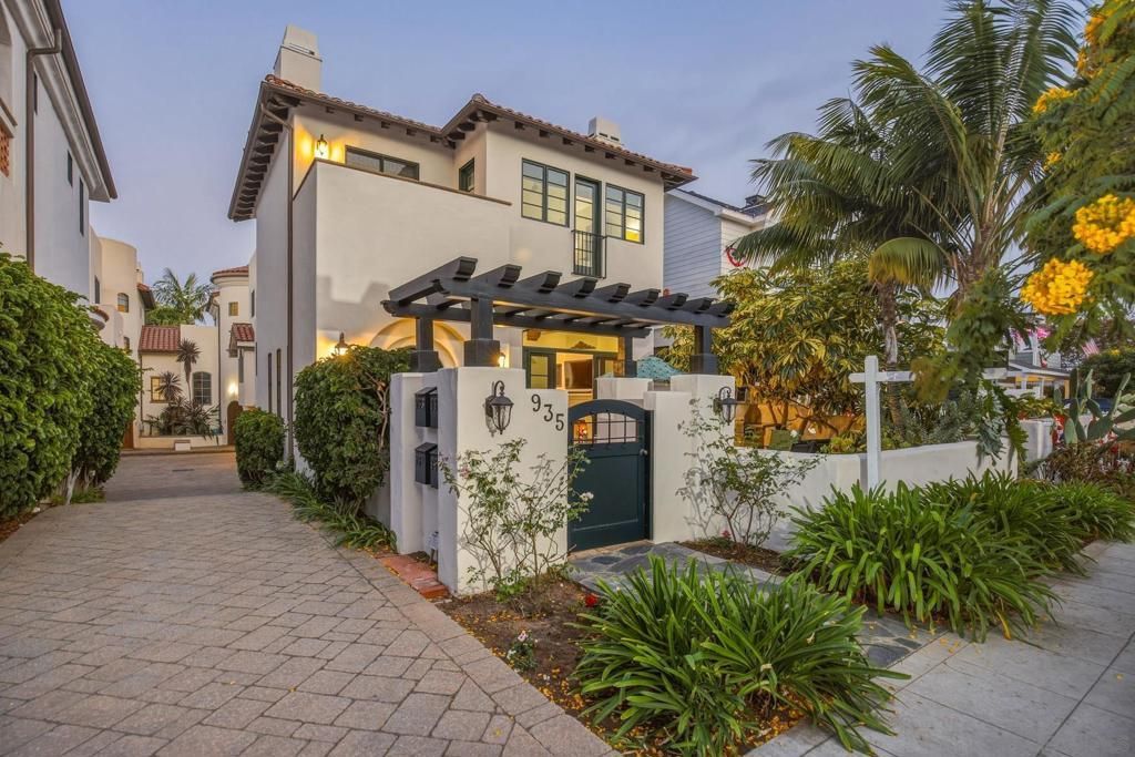 935 F Ave, Coronado