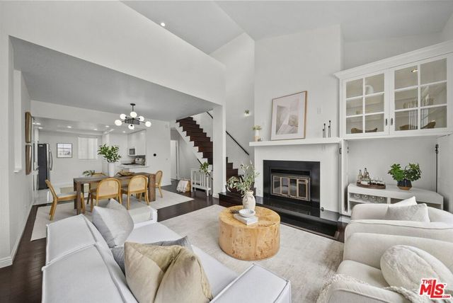 12515 Pacific Avenue # 208, Los Angeles
