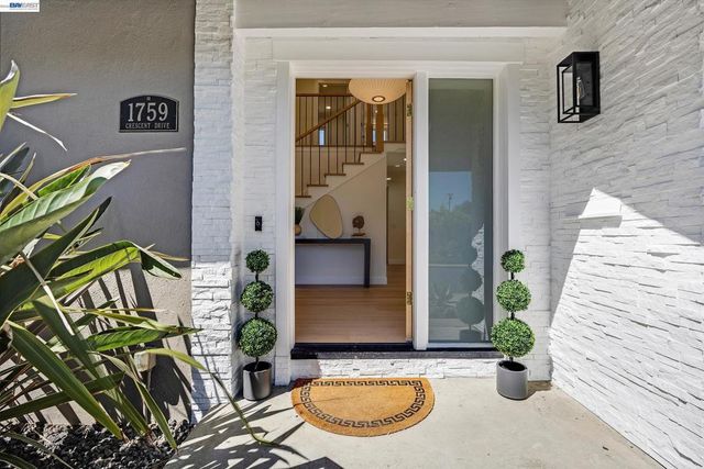 1759 Crescent Dr, Walnut Creek