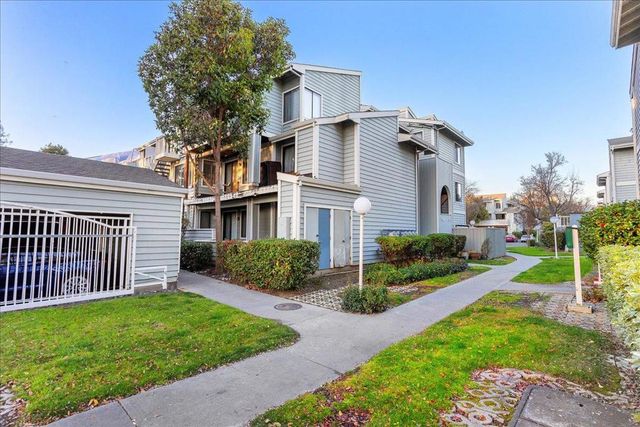 37168 Meadowbrook # 105, Fremont