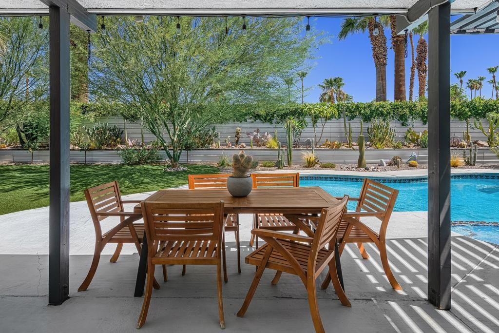 1110 E Vista Chino, Palm Springs