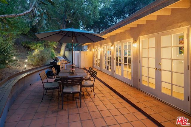 8011 Padre Lane, Los Angeles