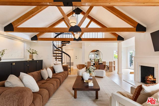 12 Rose Avenue, Los Angeles