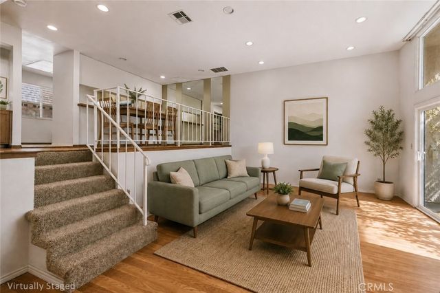 17943 Magnolia Boulevard # 16, Encino