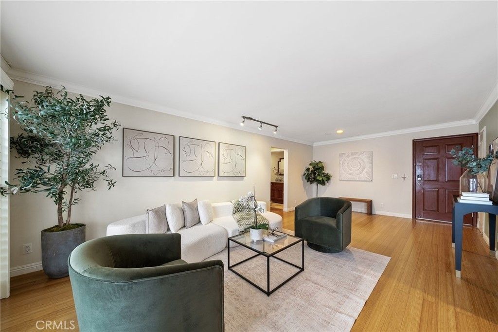 1154 S Barrington Avenue # 213, Los Angeles