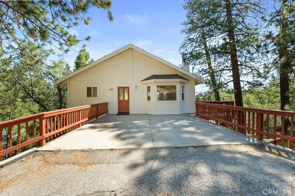 530 Villa Grove, Big Bear City