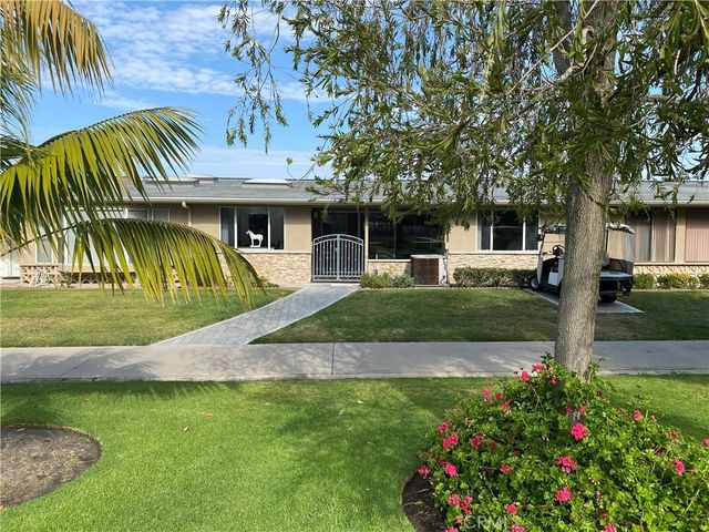 1701 Tam Oshanter Rd M12-11d, Seal Beach