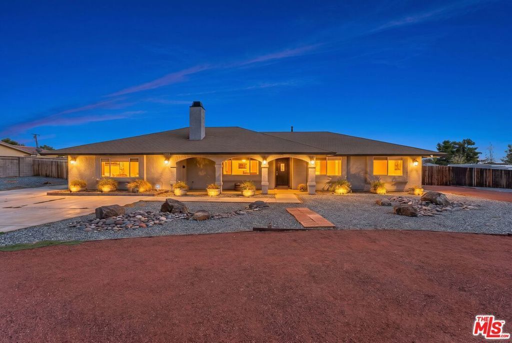 15361 Mondamon Road, Apple Valley