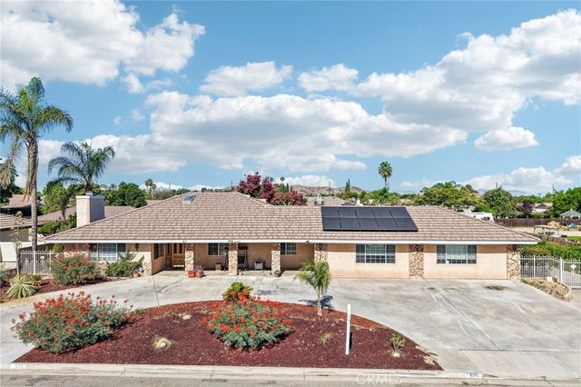 575 Lauresa, Hemet