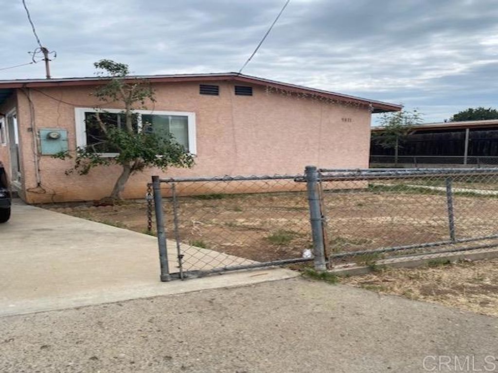 9811 Arapaho Street, Spring Valley