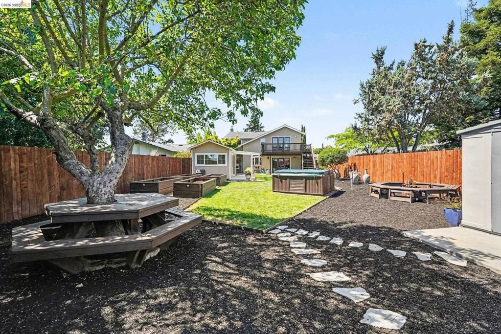 2092 Casa Grande St, Benicia