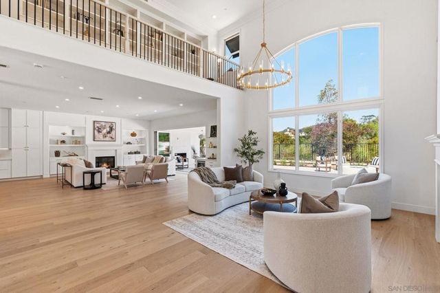 8164 Pale Moon, San Diego