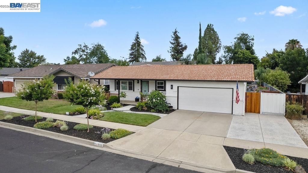 919 Oak St, Brentwood