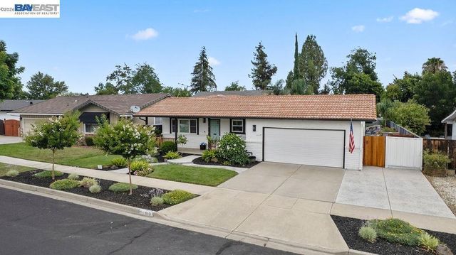 919 Oak St, Brentwood