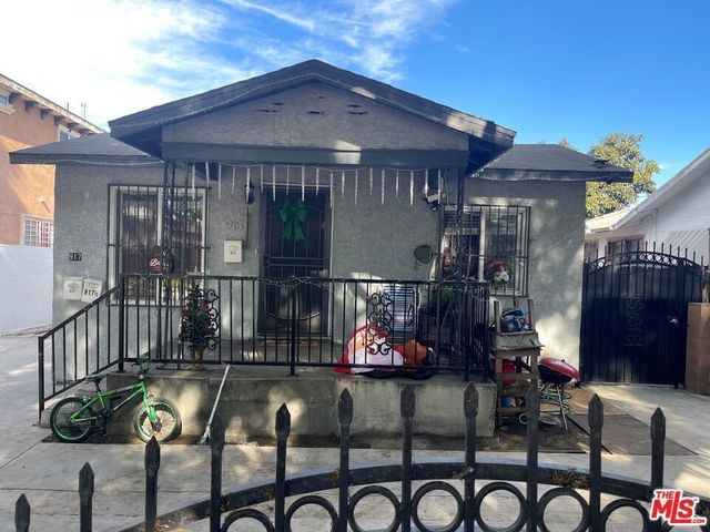 915 E 76th Place, Los Angeles
