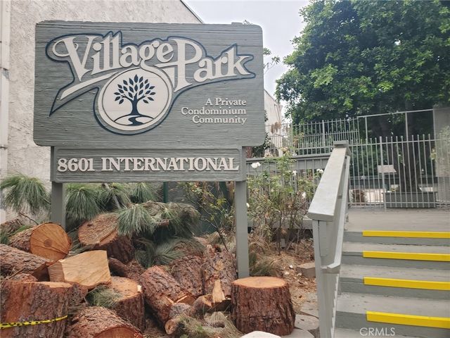 8601 International # 166, Canoga Park