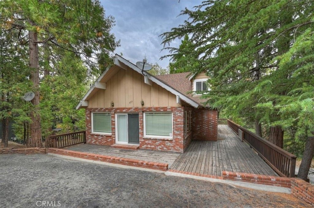 556 Pioneer, Lake Arrowhead