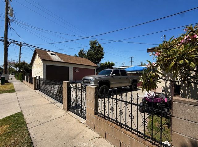 5952 Priory, Bell Gardens