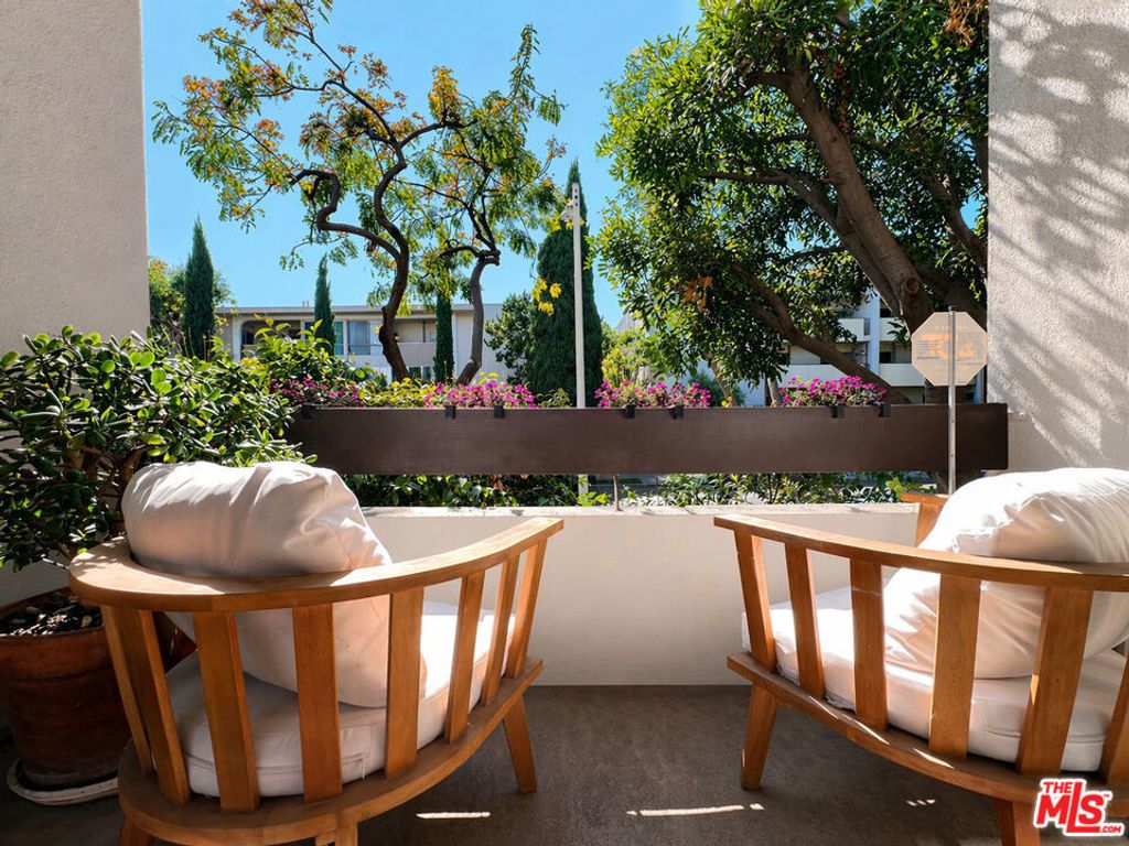 950 N Kings Road # 168, West Hollywood