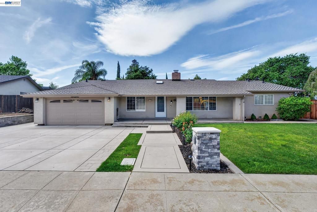 1147 Lomitas Ave, Livermore