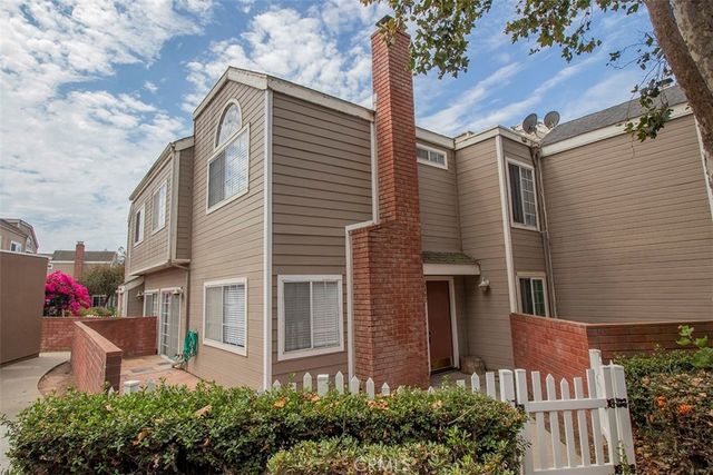 2460 Village Green, Santa Maria