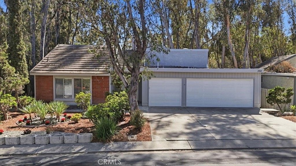 25045 Castlewood, Lake Forest