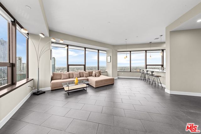1100 Wilshire Boulevard # 2411, Los Angeles