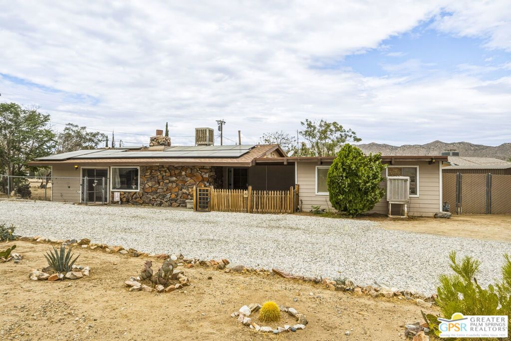 7490 Barberry Avenue, Yucca Valley