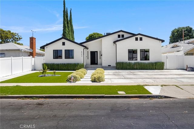 6952 Cozycroft Avenue, Winnetka