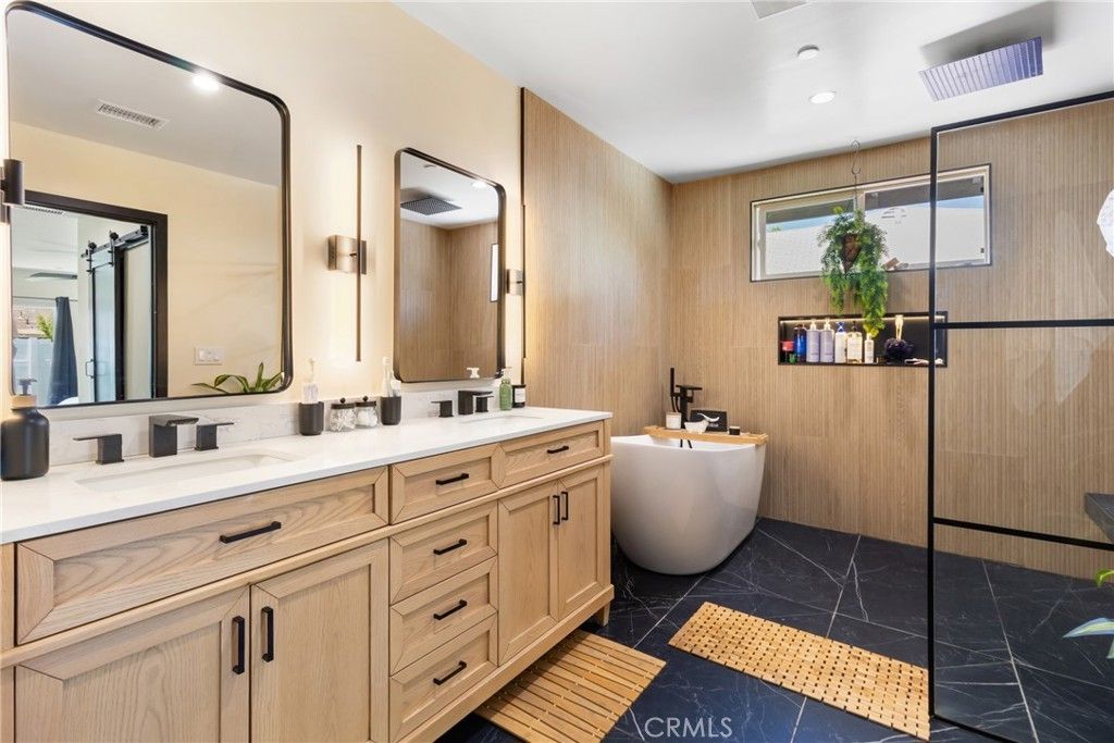6952 Cozycroft Avenue, Winnetka