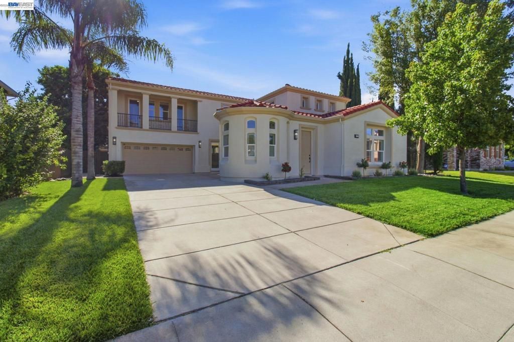 2200 Lotus Way, Tracy