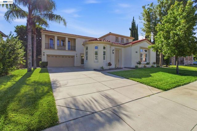 2200 Lotus Way, Tracy