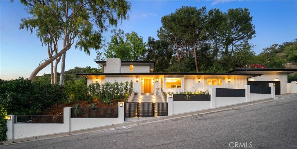 3240 Longridge Avenue, Sherman Oaks