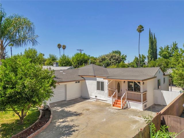 19143 19145 Jovan Street, Tarzana