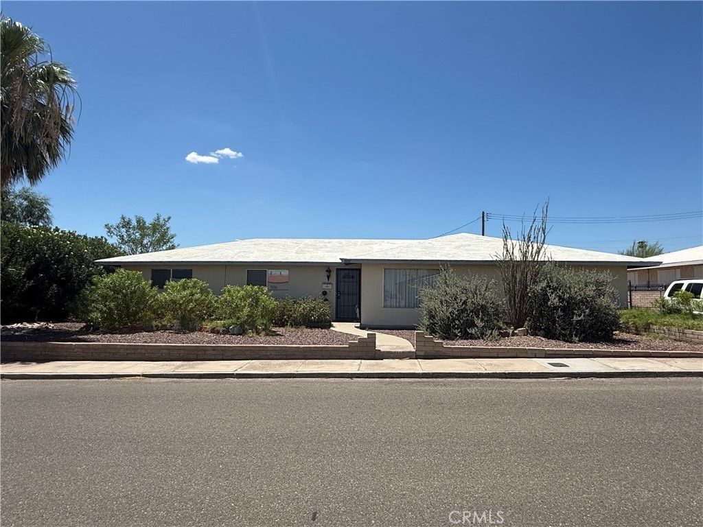1611 Collins, Needles