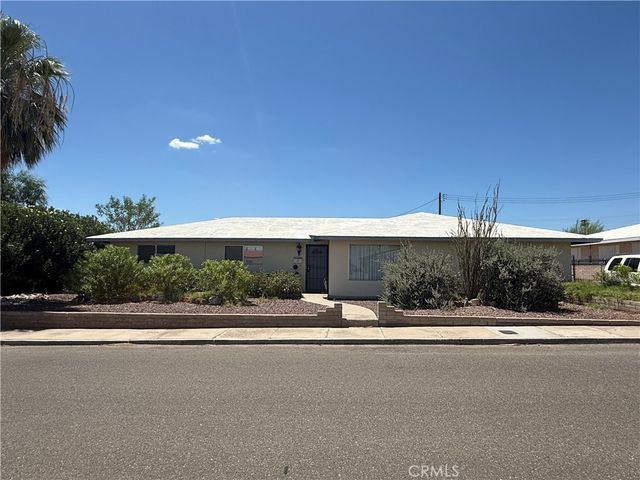 1611 Collins, Needles