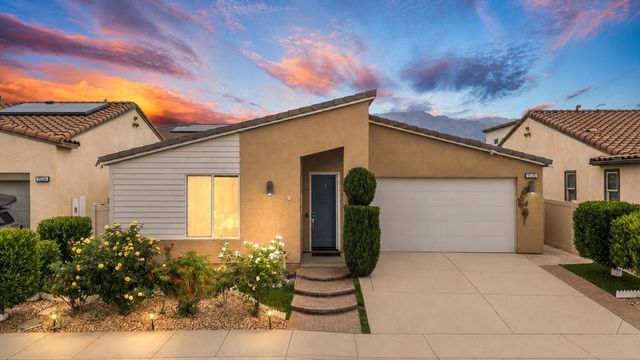 1530 Village Green Way, Beaumont
