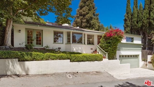 4065 Woodman, Los Angeles