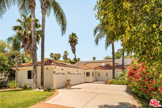 19443 Hatteras Street, Los Angeles