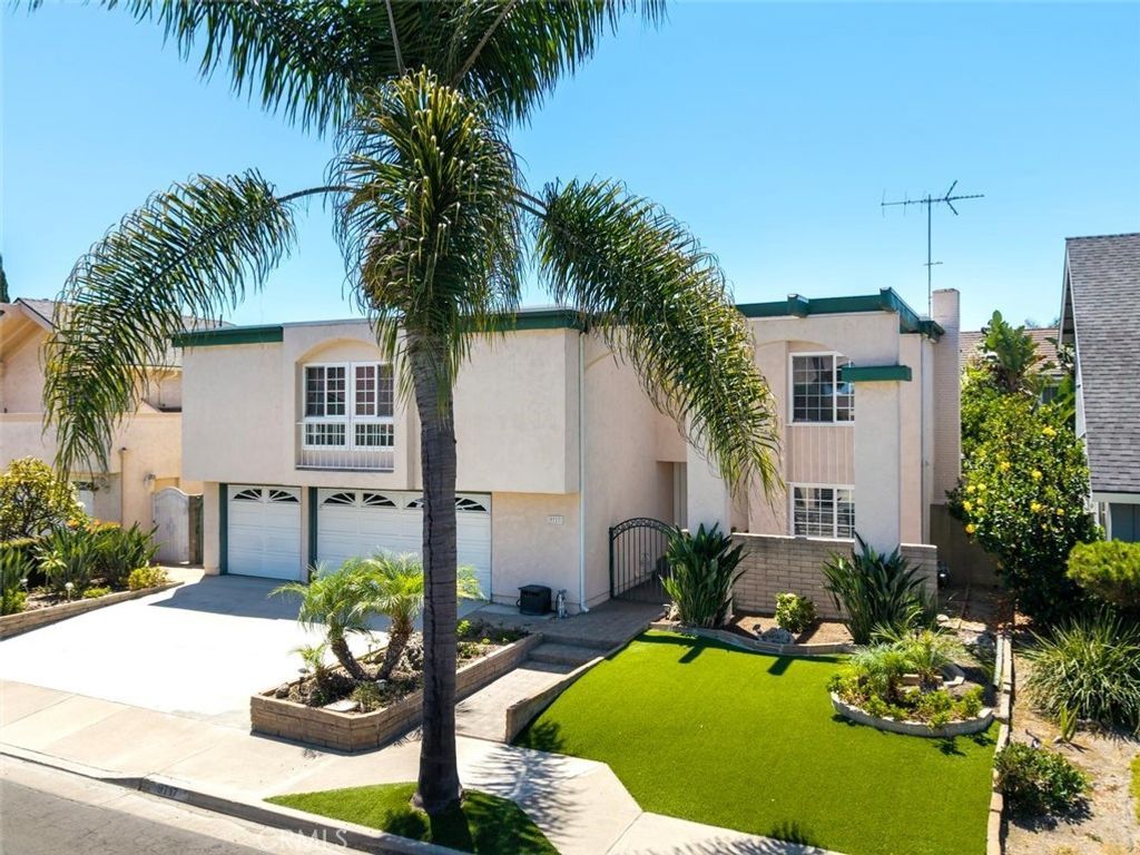 9717 Avenida Monterey, Cypress