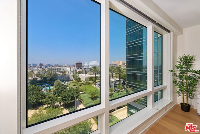 877 S Francisco Street # 1220, Los Angeles