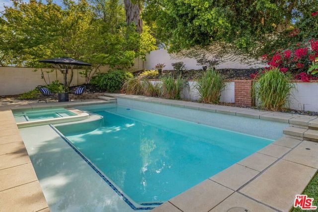 19051 Brasilia Drive, Los Angeles