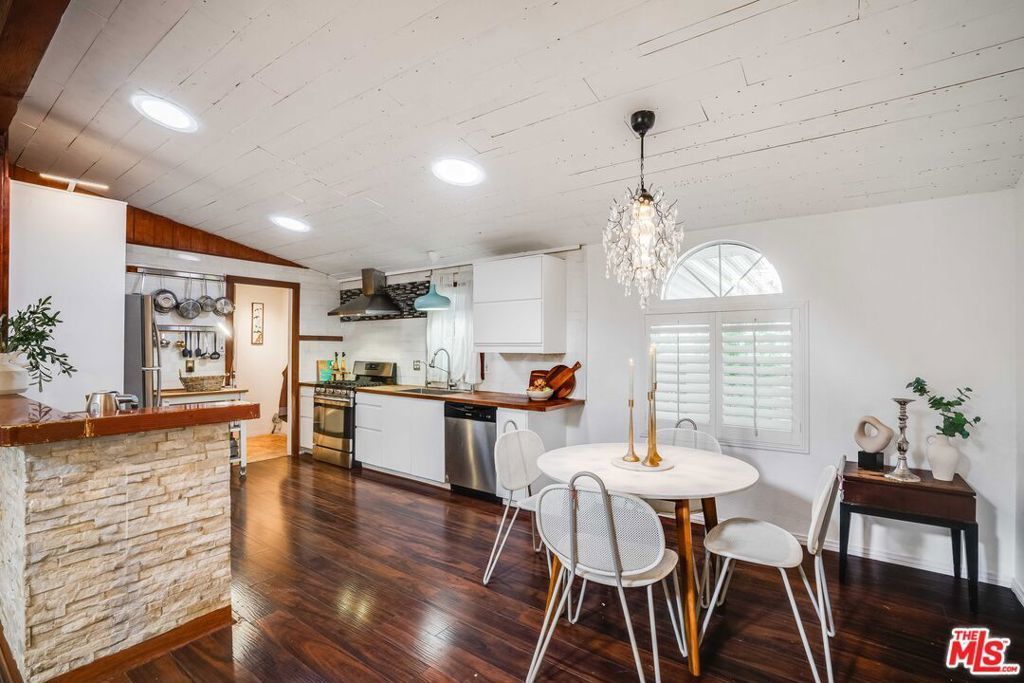 1165 Cherokee, Topanga