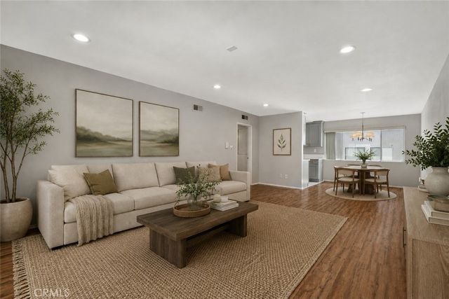 12801 Moorpark Street # 303, Studio City