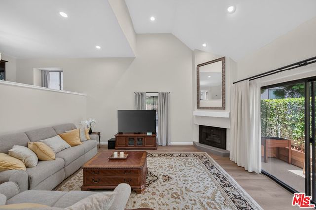 15173 Magnolia Boulevard # F, Los Angeles